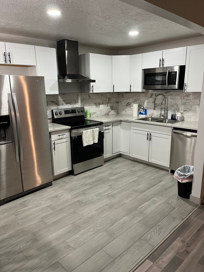 1202 N 250 E Unidad Upstairs