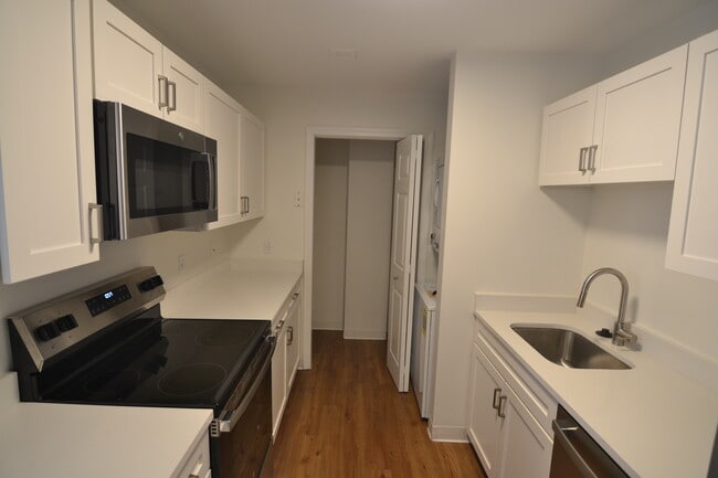 Photo - Landmark Square Apartments