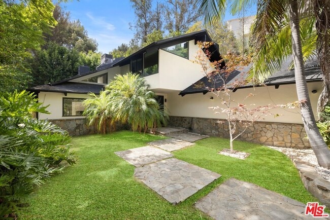 Building Photo - 1561 Clear View Dr