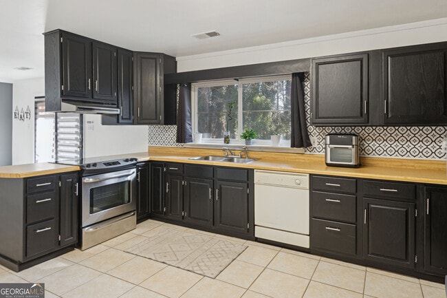 115 Pine Tree Dr