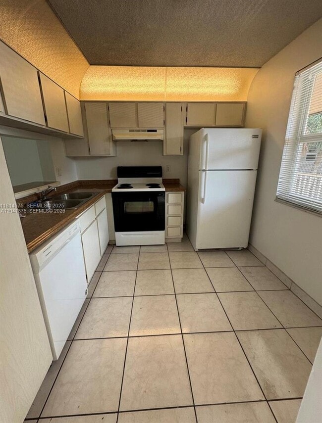 Photo - 8750 Royal Palm Blvd Unidad 209