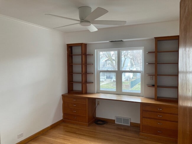 room 1 - 936 42nd St Unit A