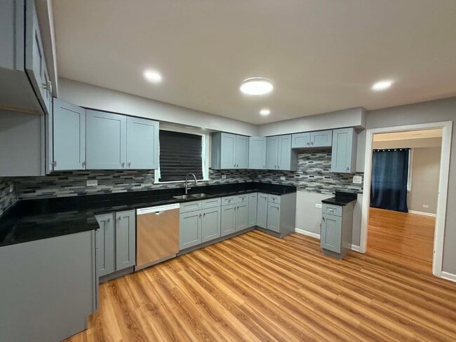 Photo - 9243 Lynwood Dr