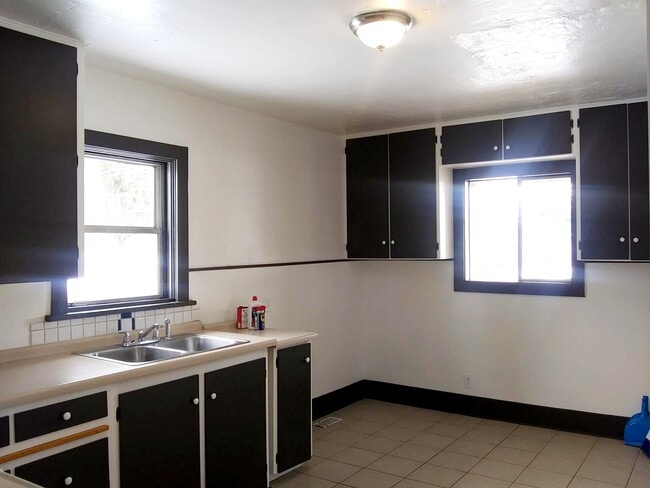 Photo - 267 E Center St