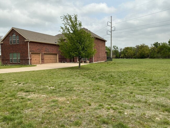 Photo - 5/4/3 Home with Game room in WALKING DISTANCE TO THE MARINA