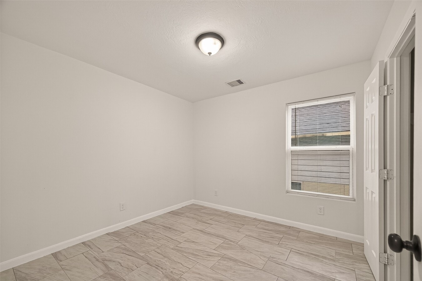 Photo - 4302 Hirsch Rd