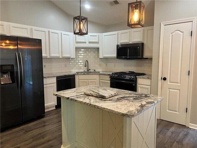 Photo - 324 White Oak Way