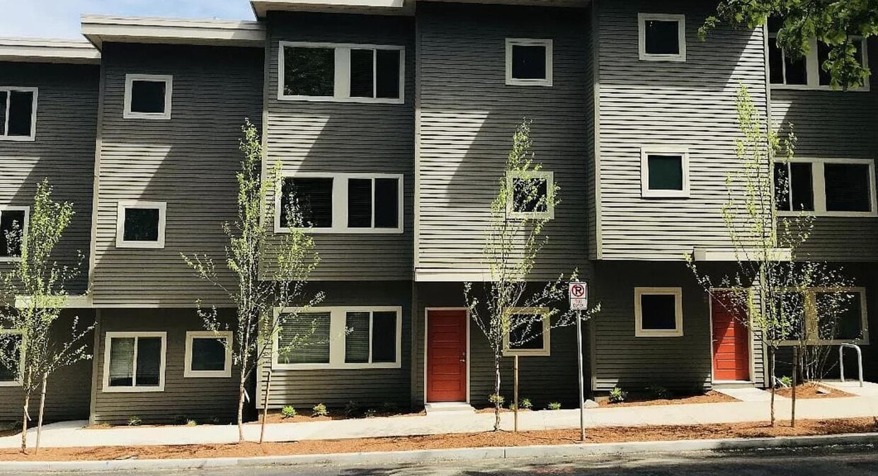 Photo - 704 SW Broadway Dr