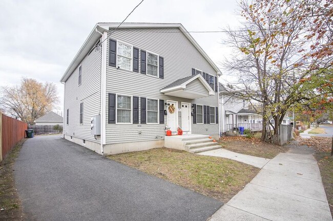 Building Photo - 160 Goodwin St