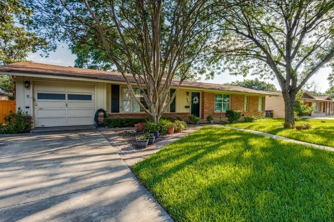 Building Photo - CHARMING 3-BEDROOM HOME IN NORTHWOOD