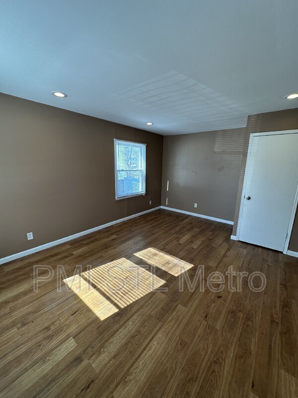 Photo - 325 Caithness Rd