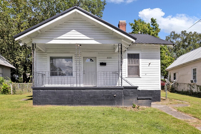 Building Photo - 2221 Gurnee Ave