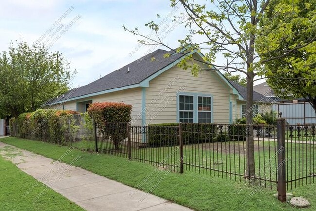 Photo - 925 Mt Auburn Ave