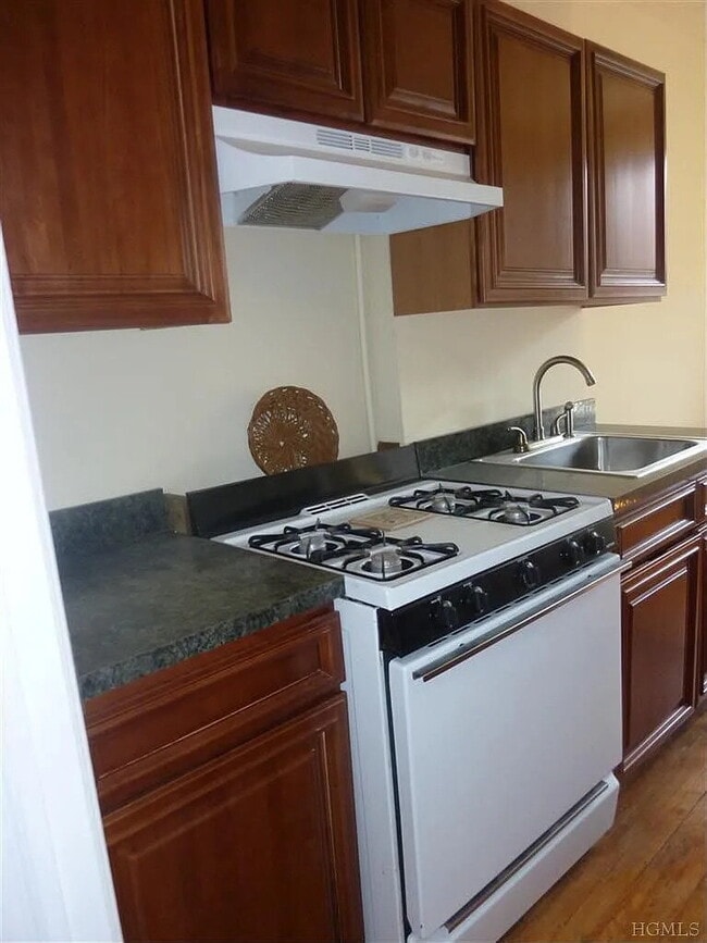 Photo - 100 Pelham Rd