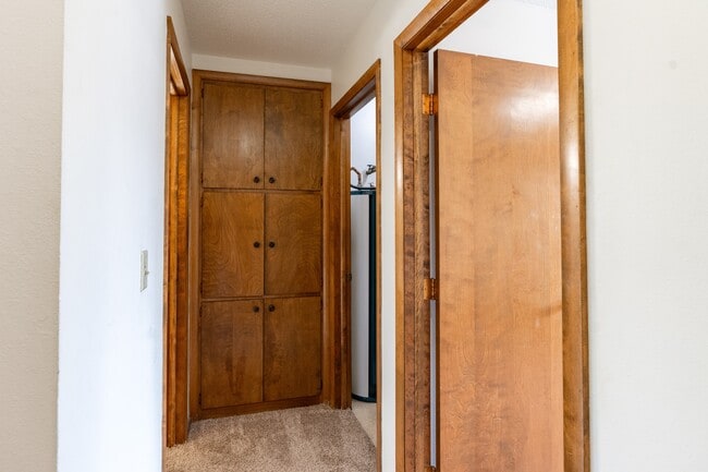 Apartamentos Carr en Fargo, ND | 11A | Pasillo - Carr