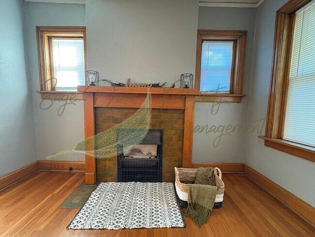 Photo - MIDTOWN!!! 1/2 MONTH OF FREE RENT!