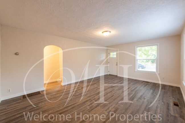 Building Photo - 634 Locust St Unit 634 Locust Street Rental