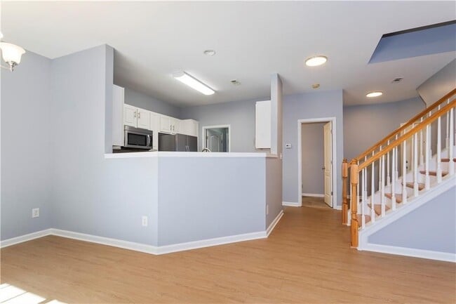 Photo - 995 Treymont Way SW