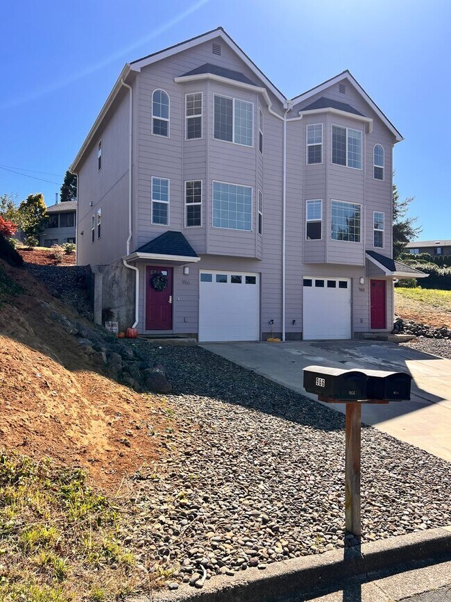 Photo - 0407 - Telegraph Duplex Unit 964 N 7th Rd