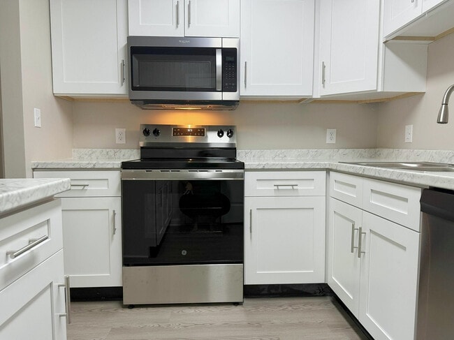 Stainless Steel Appliances - The Overlook at Ashland