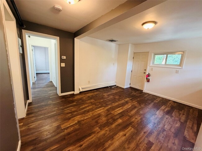 Building Photo - 125 Wickham Ave Unit 3B