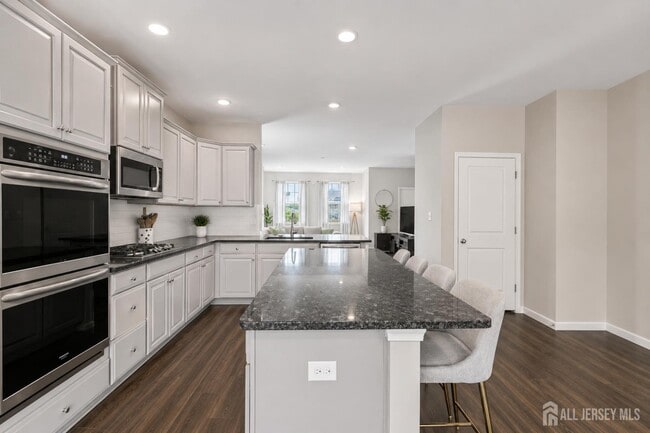 Photo - 2208 Massey Ln
