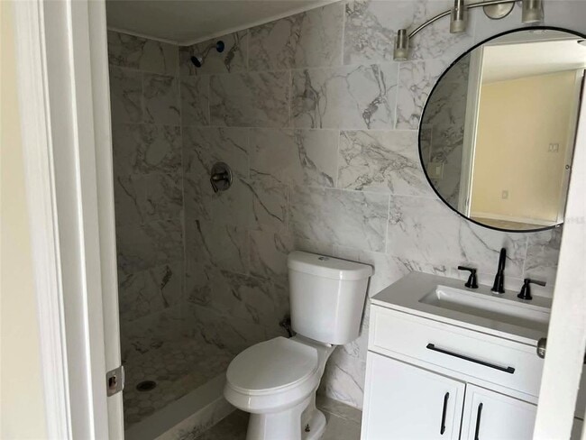 Photo - 682 Walkup Dr