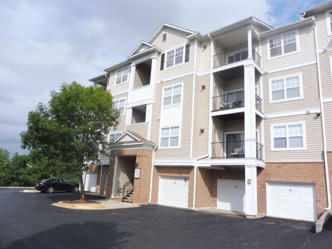 Building Photo - Private Ground Floor Condo in the Heart of Germantown