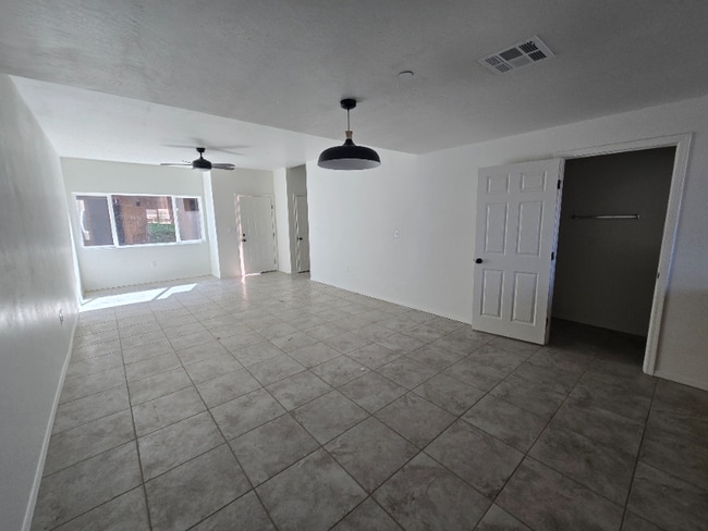 Building Photo - 833 S Avenue A Rental