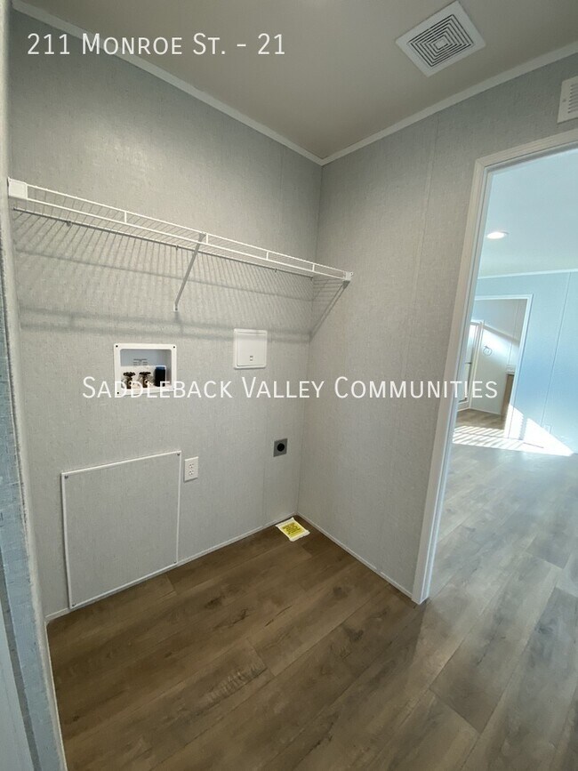 Photo - 211 Monroe St