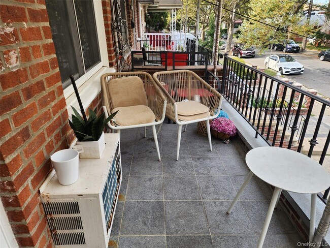 Photo - 1348 E 99th St