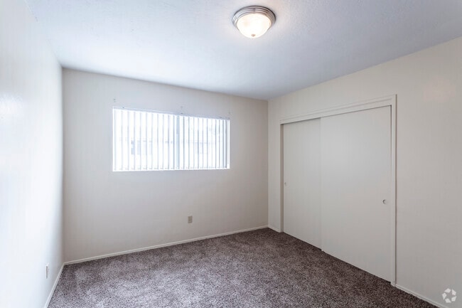 2 BR, 1 BA - 1100 SF - The Glorias Apartments