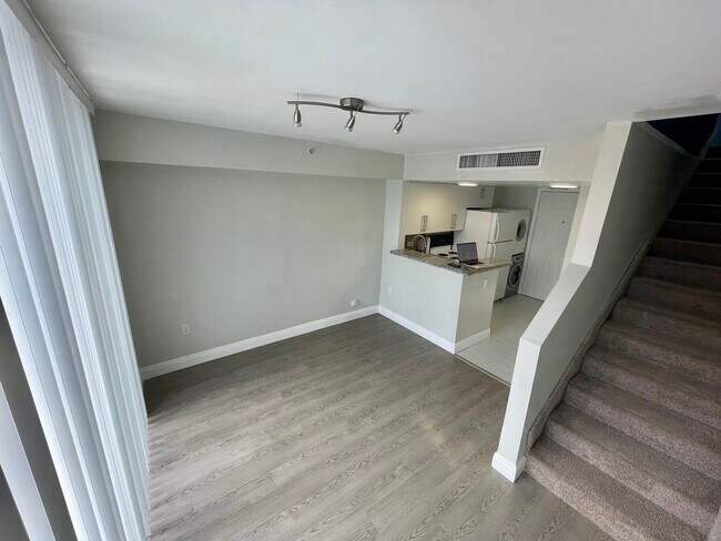 Photo - 450 SW 3rd St Unit 11