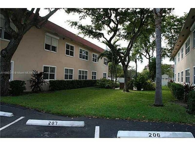 Building Photo - 280 S Cypress Rd Unit 303