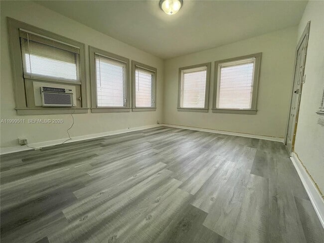 Photo - 442 SW 10th Ave Unit 1