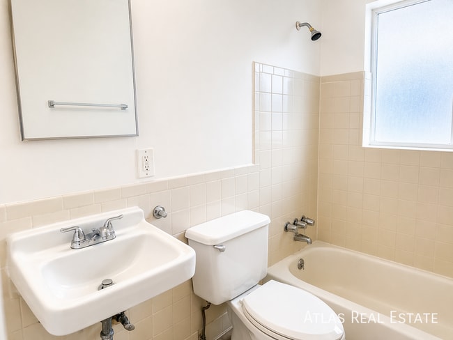 Photo - 1755 Chester St Unit 4