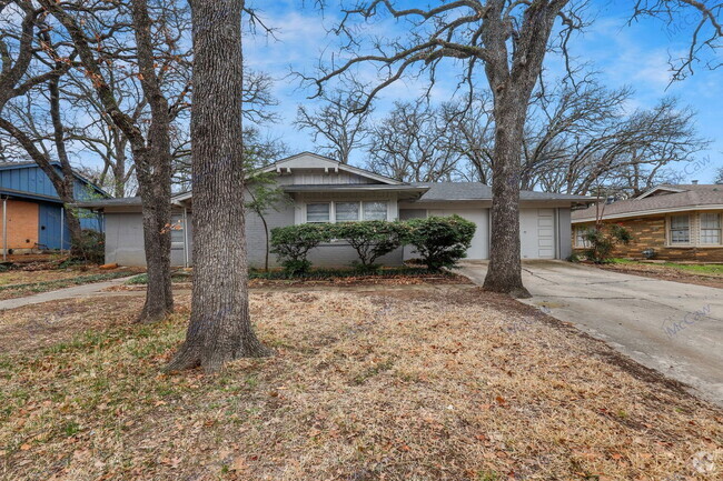 Building Photo - 7212 Robinhood Ln Rental