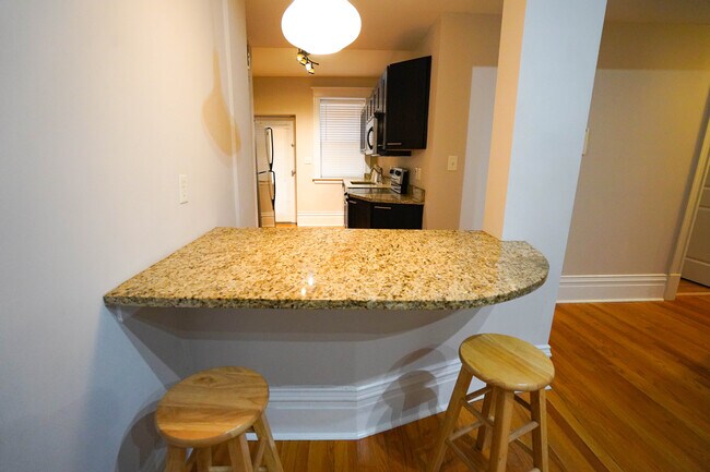 6102 Washington Blvd Unit 102