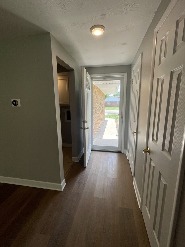 Photo - 1377 S Maple Ave