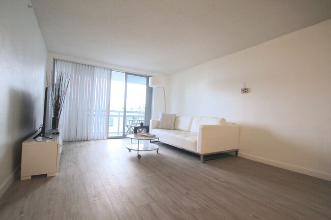 Photo - Spacious one bedroom unit at the Flamingo South Beach Resort!
