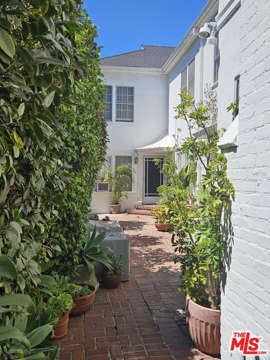 Photo - 441 1/2 S Palm Dr Unit 441 1/2