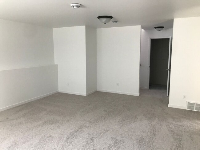 Photo - 4 Bed 3 Bath Twin Home