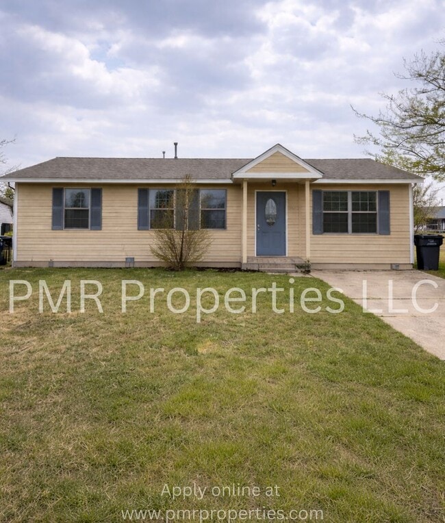 Building Photo - 3 Bedrooms / 1 Bathroom House