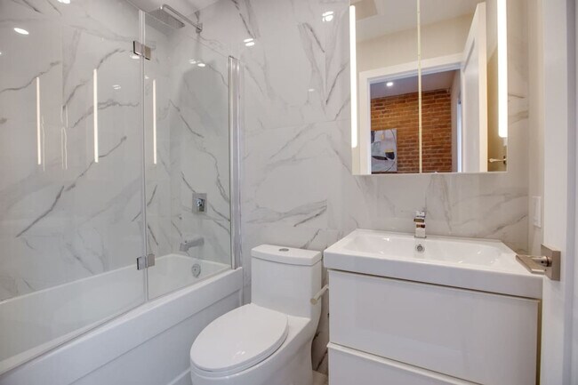 Photo - 1520 Av des Pins O Unit FL2-ID1310912P