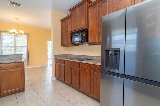 Photo - 561 Winthrop Dr