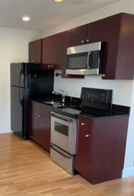 Photo - 338 W Broadway Apartment Unit 6