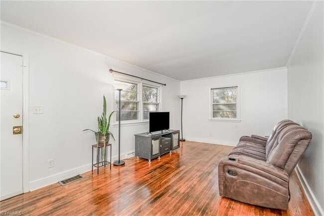 Photo - 2400 W Florida St