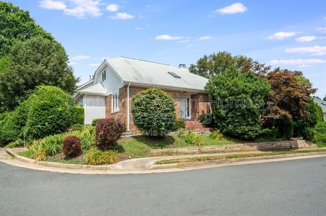 Photo - 4572 Shetland Green Rd