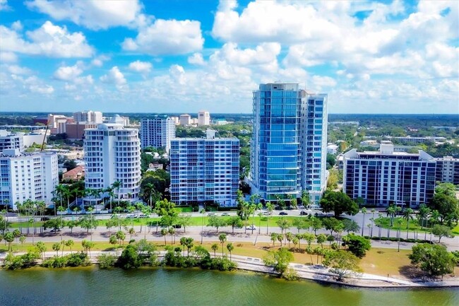 Building Photo - 555 S Gulfstream Ave Unit 1401 Rental