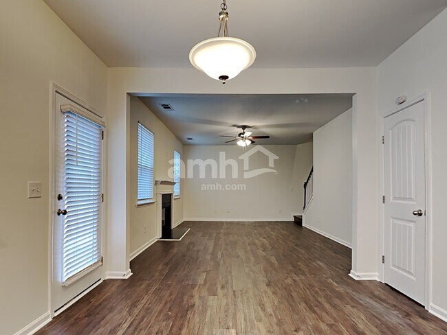 Photo - 515 S Fortune Way